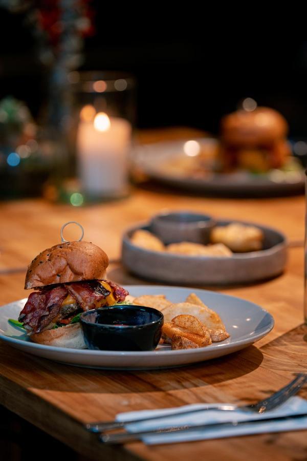 The Boato Hotel غواتابيه المظهر الخارجي الصورة A burger at the restaurant