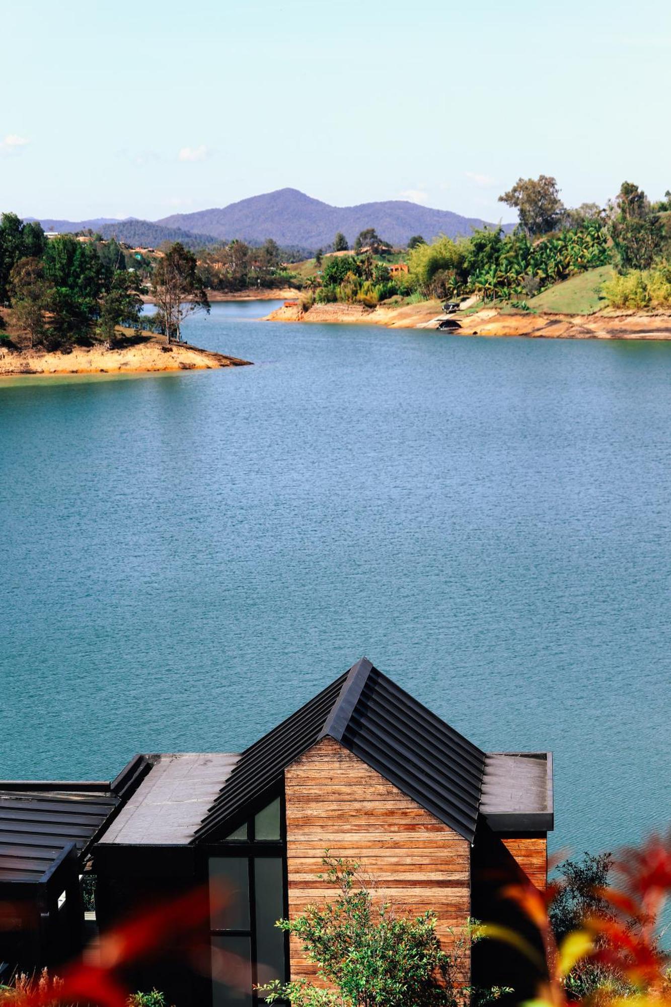The Boato Hotel غواتابيه المظهر الخارجي الصورة The reservoir