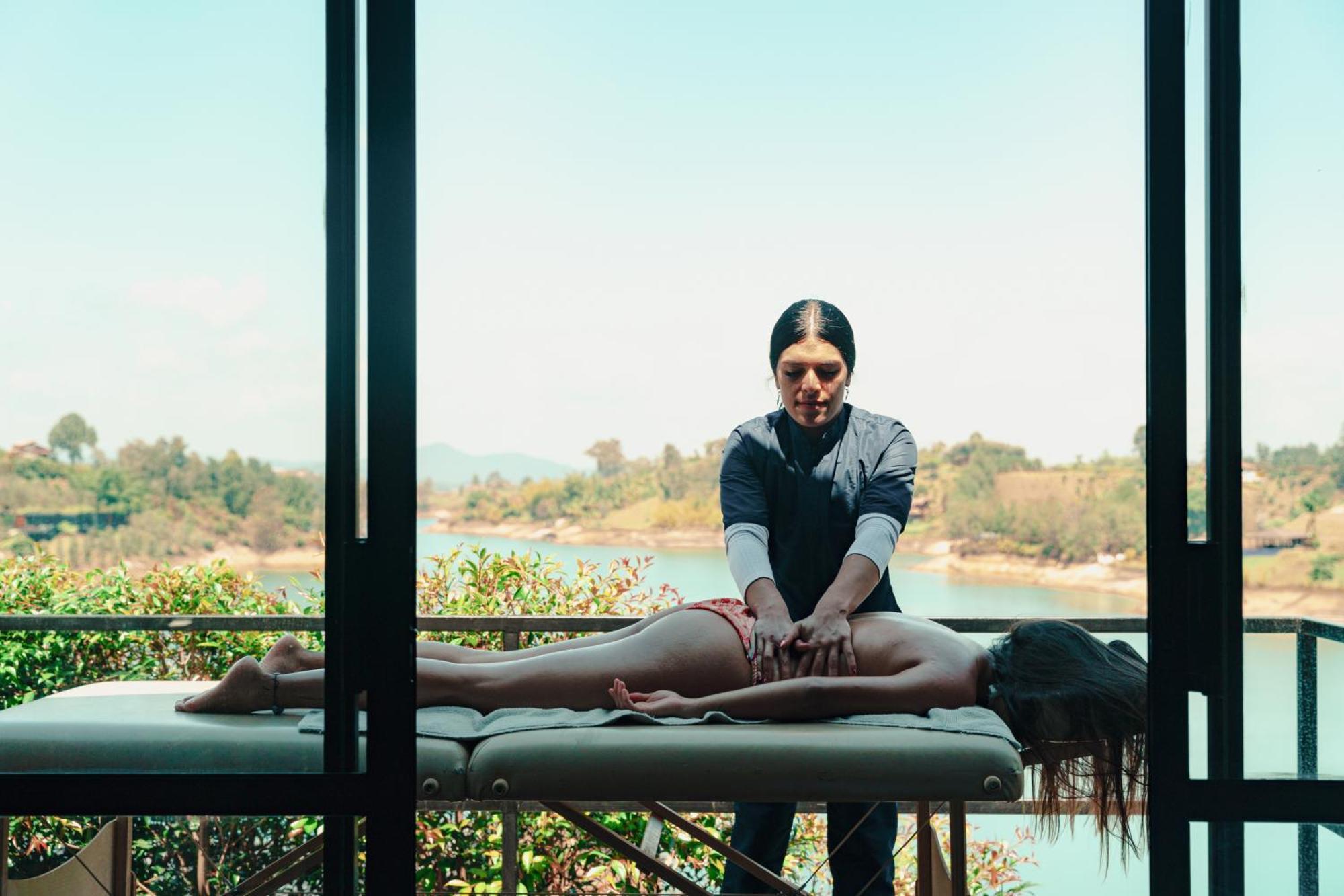 The Boato Hotel غواتابيه المظهر الخارجي الصورة Thai massage