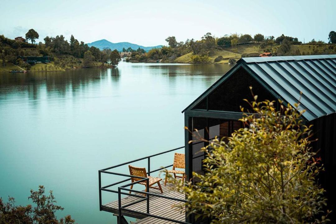 The Boato Hotel غواتابيه المظهر الخارجي الصورة View of the lake from the hotel