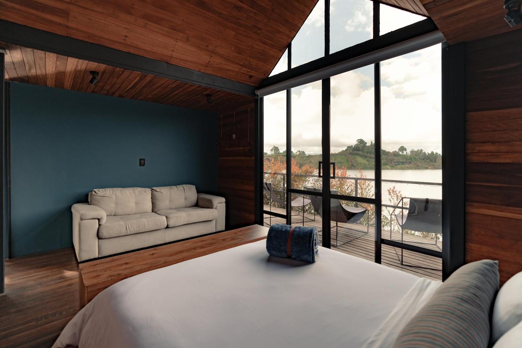 The Boato Hotel غواتابيه المظهر الخارجي الصورة A bedroom in a house