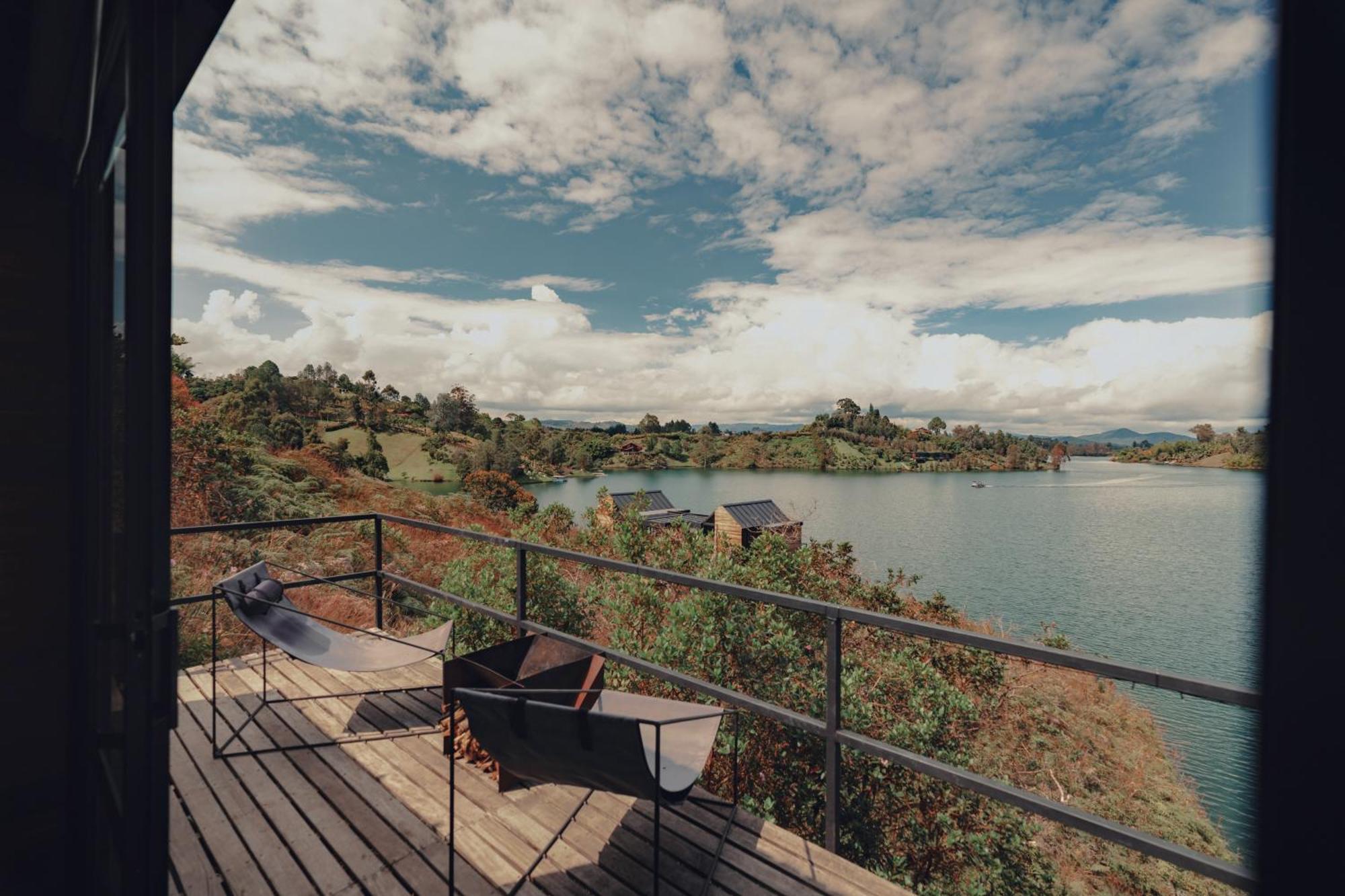 The Boato Hotel غواتابيه المظهر الخارجي الصورة View of the lake from the hotel